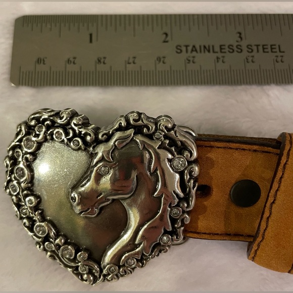 Justin brown leather belt, 26 inches, gorgeous horse/rose wreath - Picture 6 of 9